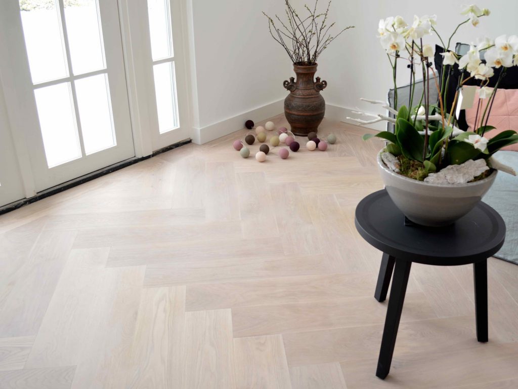 Witte houten vloeren en Scandinavisch interieur een perfecte match